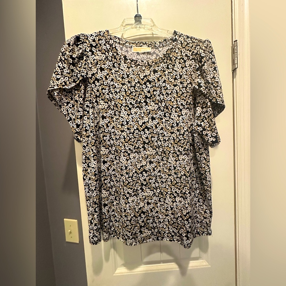 Women’s Michael Kors top
Size XL